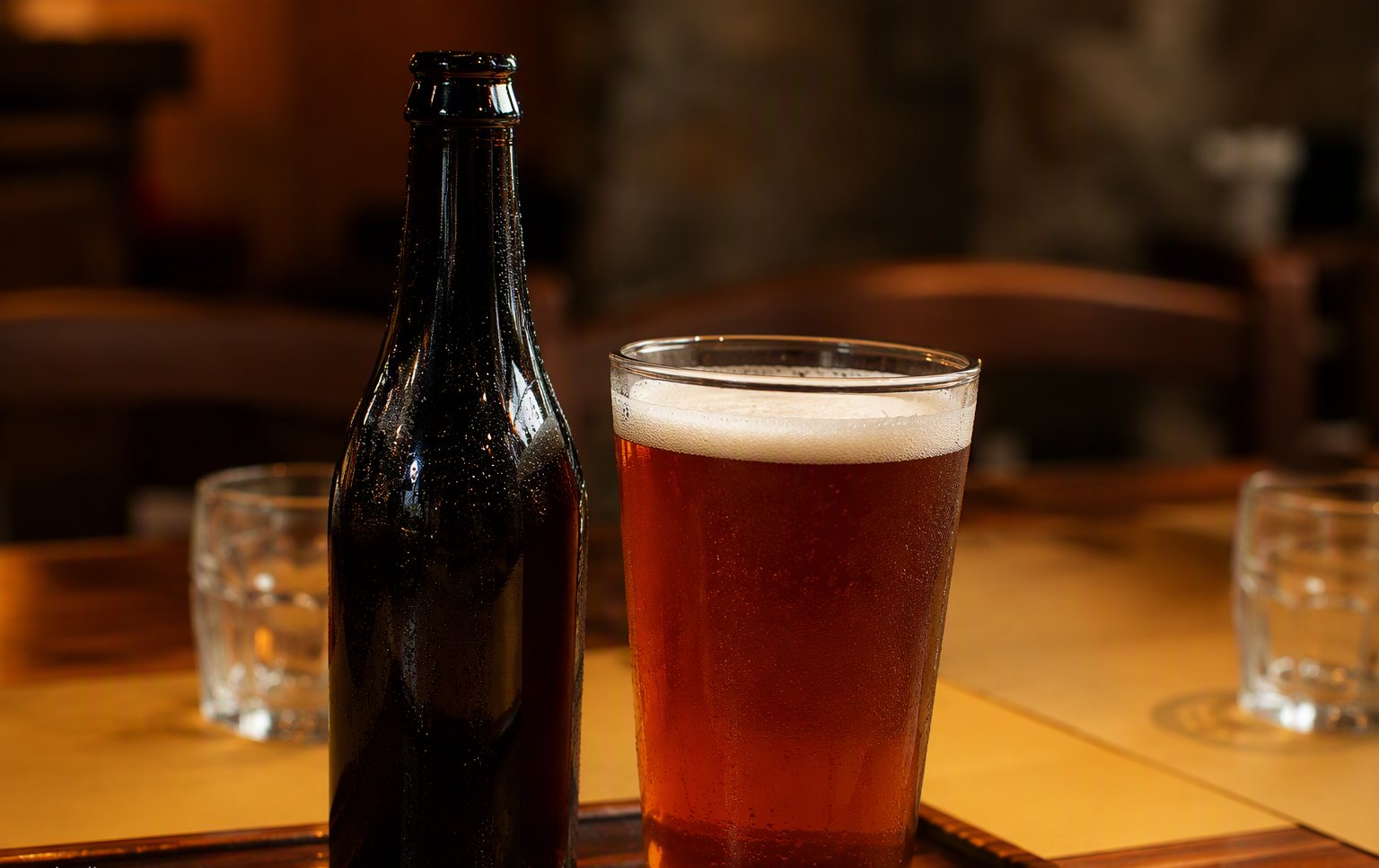 Birra artigianale servita al banco